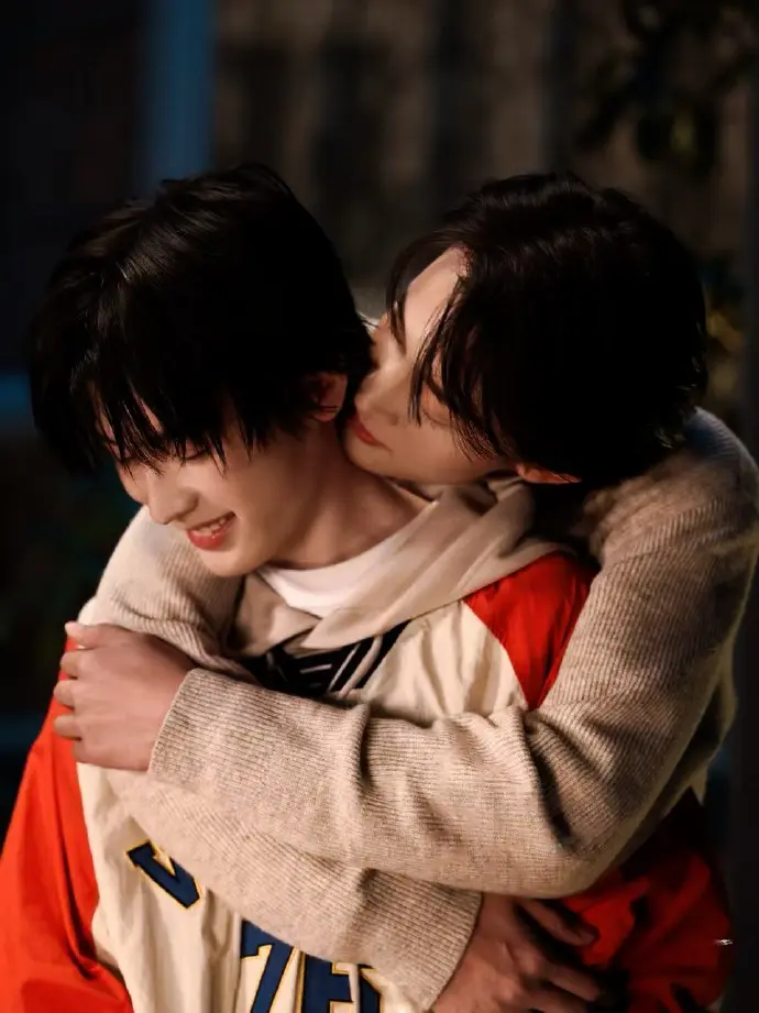 《当我看向你》1080P HD高清版 无广告在线观看 - 2026双男主短剧《当我看向你》全集免费看-星空影院
