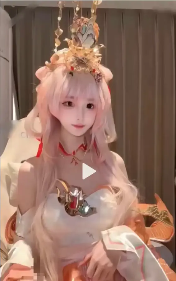 免费看《季雨西施cosplay》全集，季雨cosplay作品大集合，包含cos白天鹅绝美造型，流畅不卡顿！
