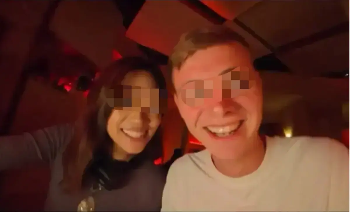 1080P高清画质播放《西安麻辣烫女孩》，海外UP主西安夜游意外拍下，《西安麻辣烫女孩》展现古城烟火令人动容！