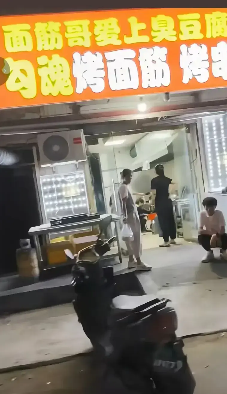 免费在线观看《安平面筋哥》蓝光完整版，深入探究安平面筋哥夫妻恩怨，全揭露母女冲突，掌握最新进展情况！
