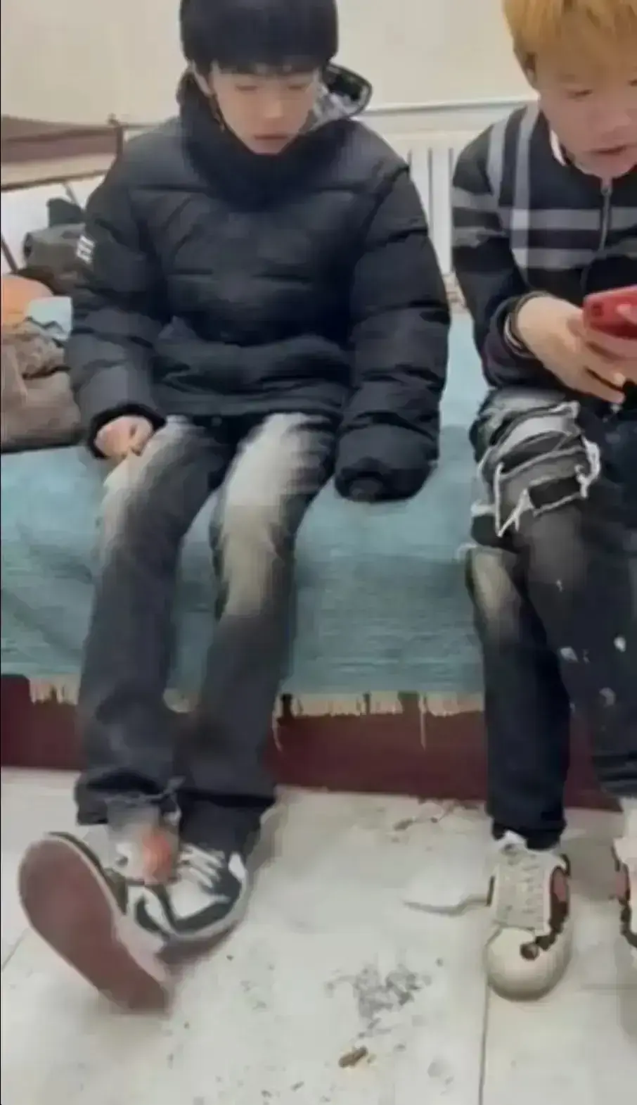 全网热搜《校园轻奢男孩》，轻奢二人组事件视频全过程曝光，HD高清无广告在线观看，畅享纯净极速播放体验！
