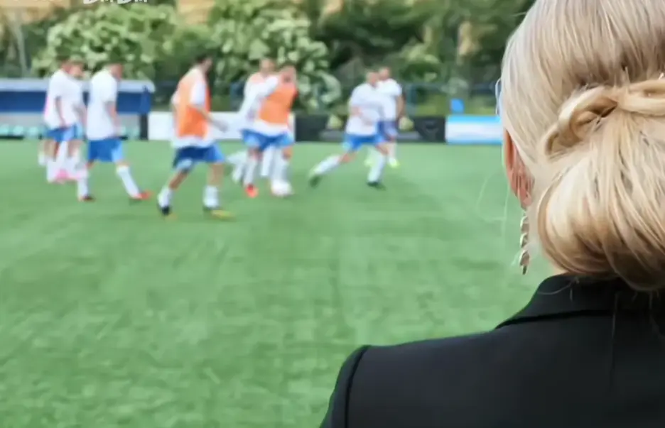 免费高清《Footballers Moms》在线无删减观看完整版 - 法国电影《足球队的女老板们》高清免费在线观看